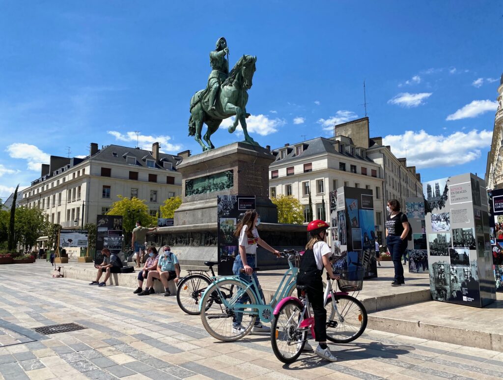 La statue de Jeanne d'Arc sur la place du Martroi