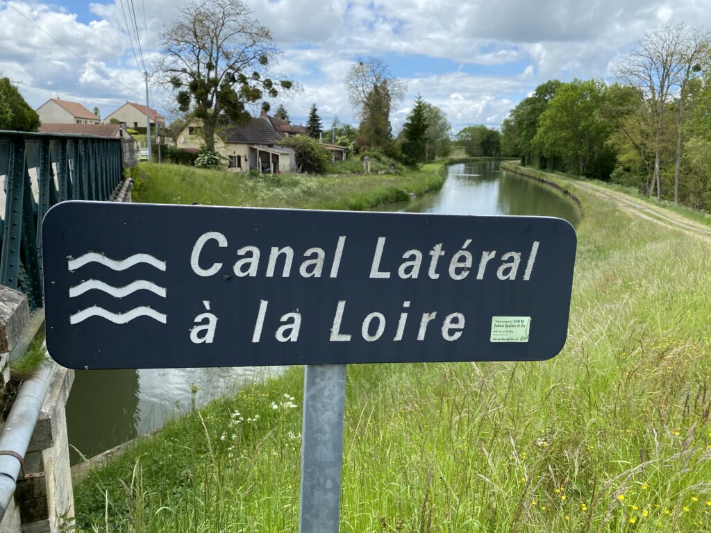 Canal latéral à la Loire