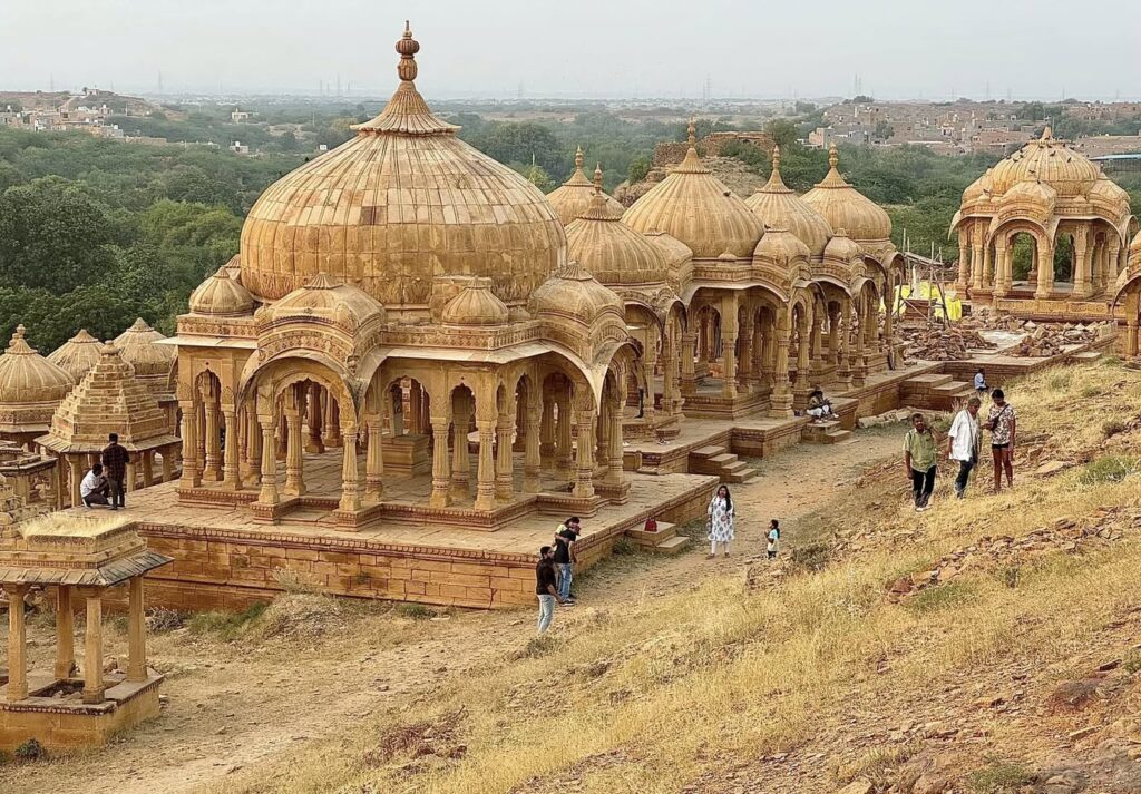 Les cénotaphes de Bada Bagh