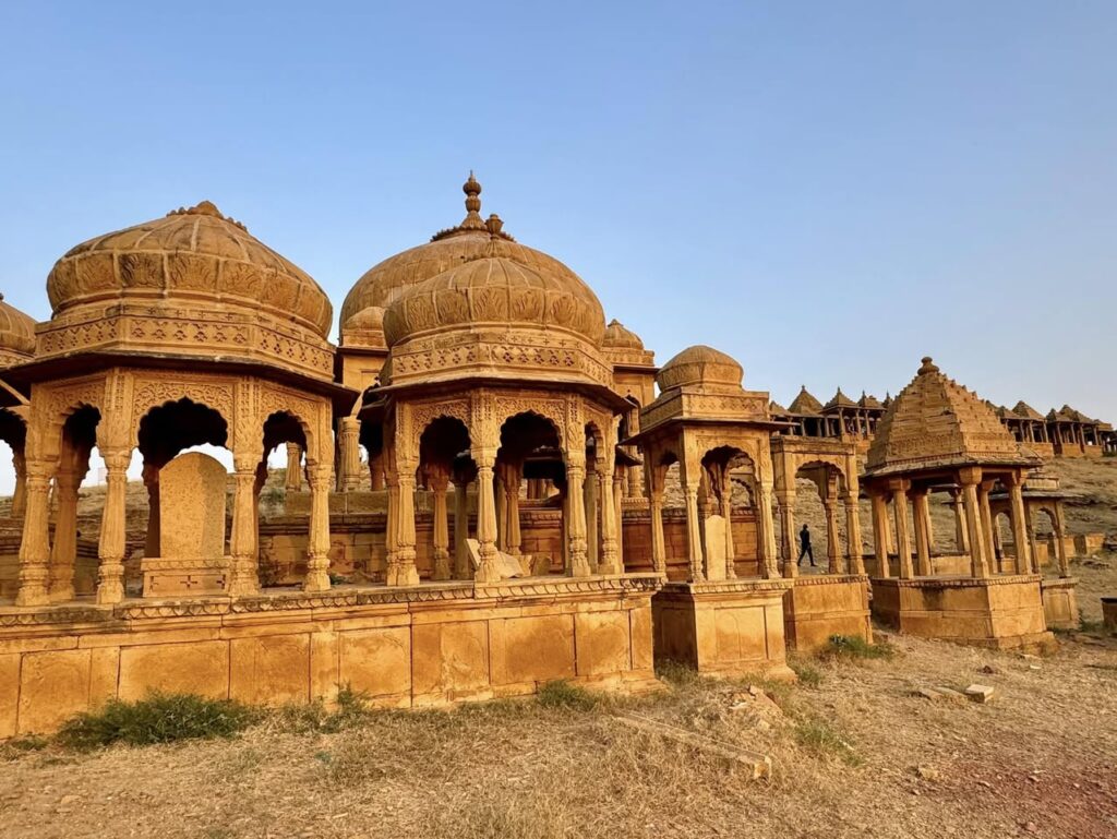 Les cénotaphes de Bada Bagh