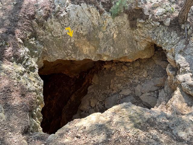 La grotte-tunnel des Goélands