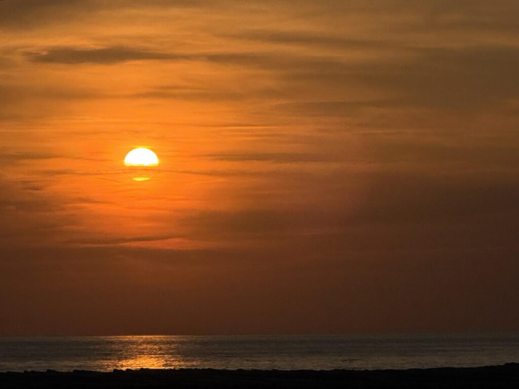 Le soleil se couche sur la jetée de Centuri