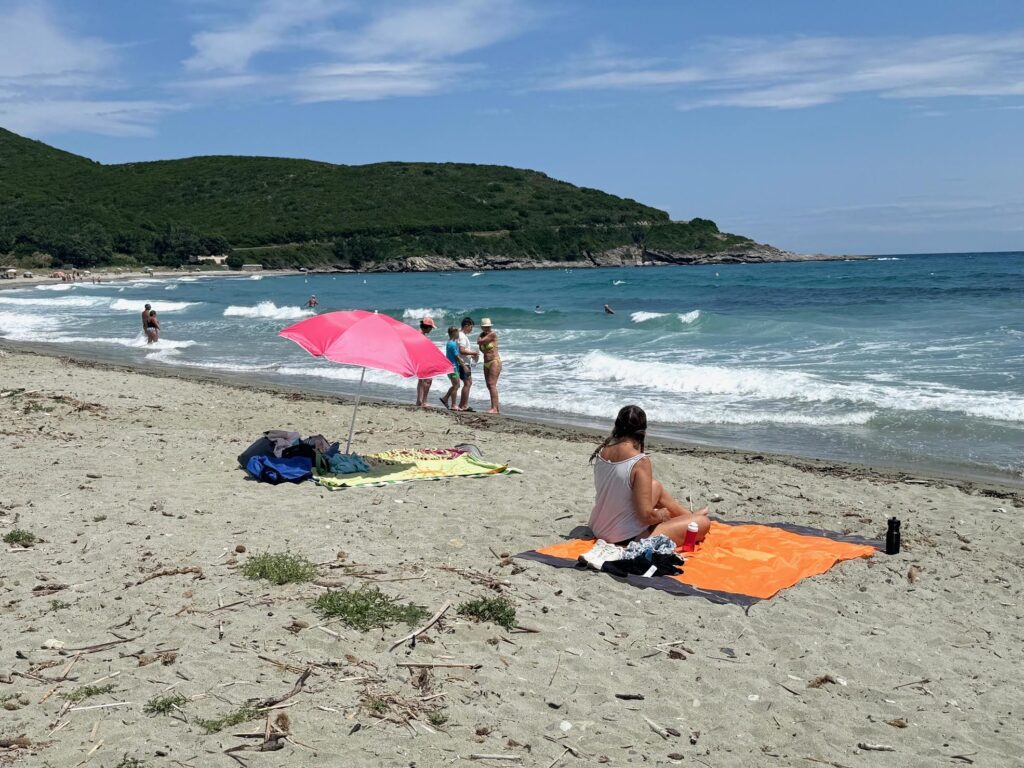 Sur la plage de Pietracorbara