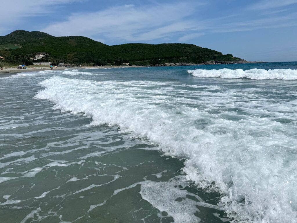 Sur la plage de Pietracorbara