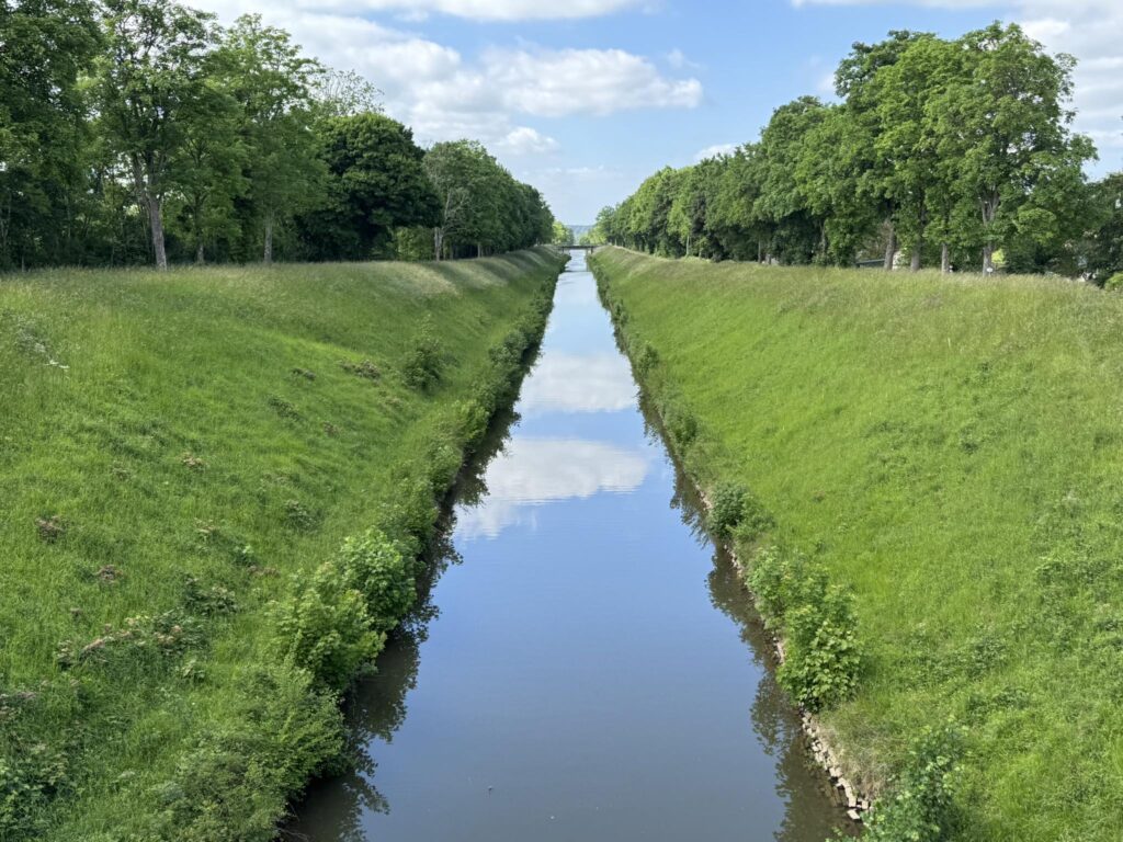 Le canal du Nivernais, en Bourgogne
