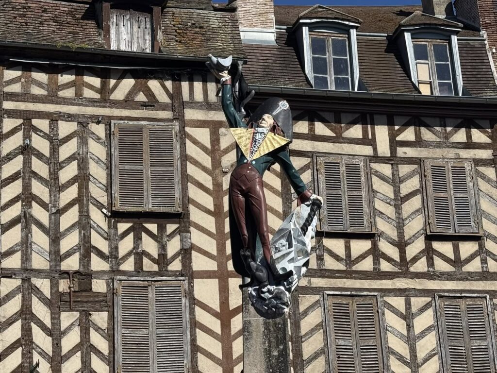 La statue de Cadet Roussel à Auxerre