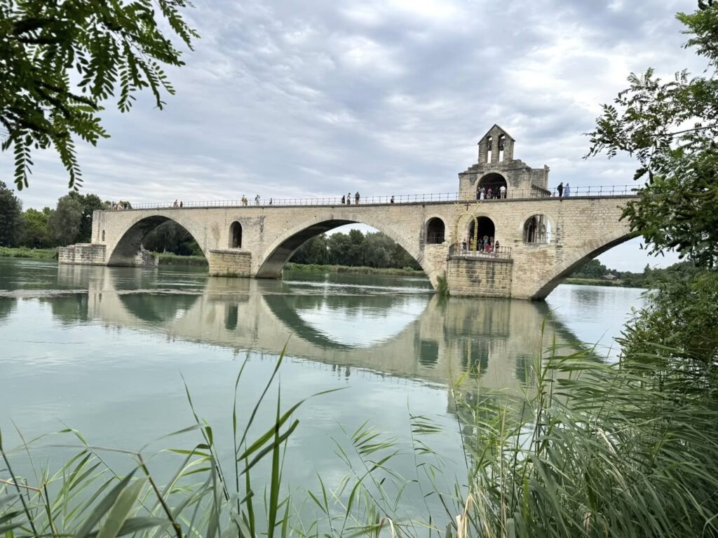 Le pont Saint-Bénézet à Avignon (Vaucluse)