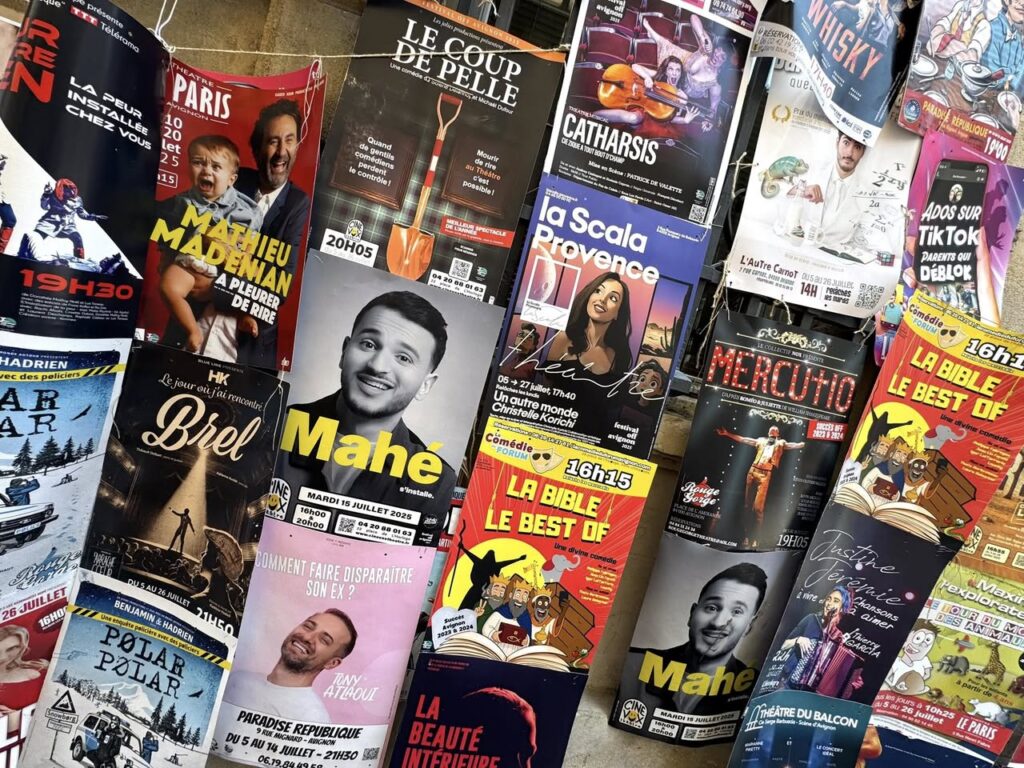 Affiches festival off à Avignon (Vaucuse)