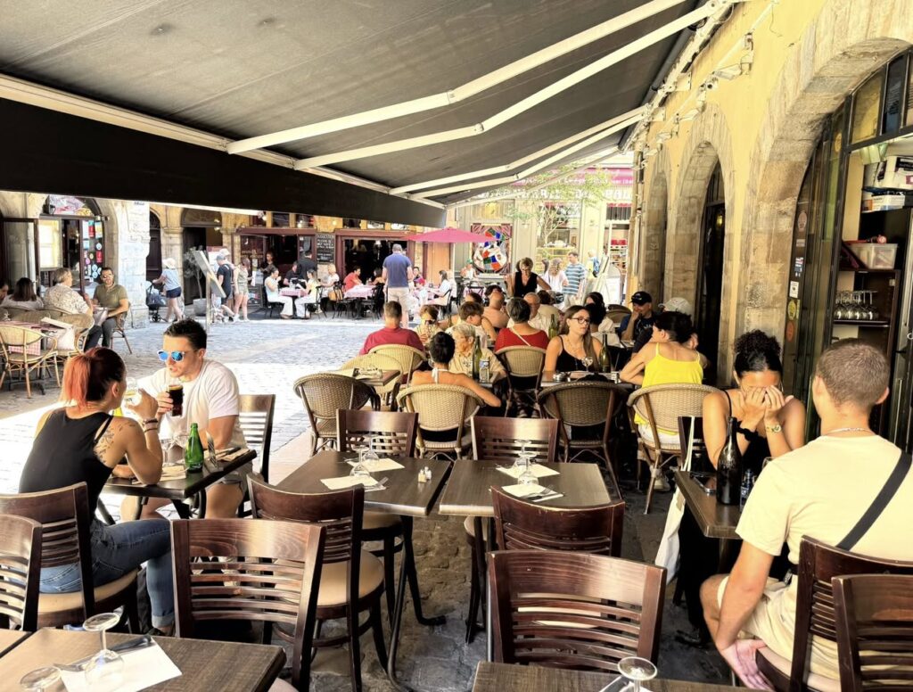 Dans un bouchon lyonnais