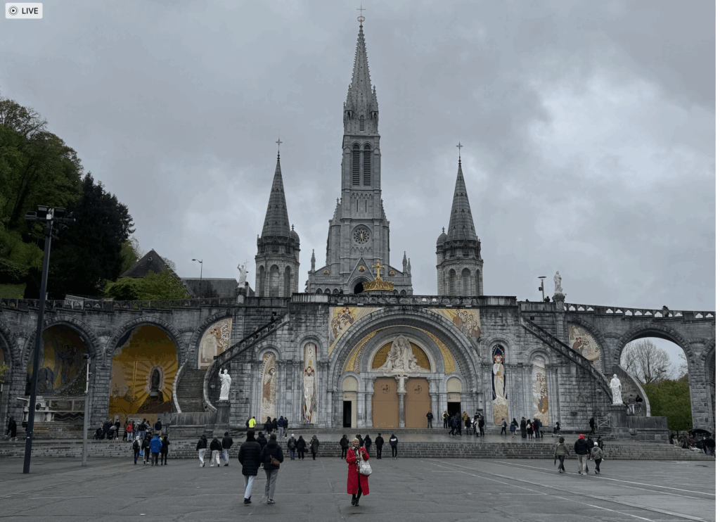 La basilique du Rosaire à Lourdes