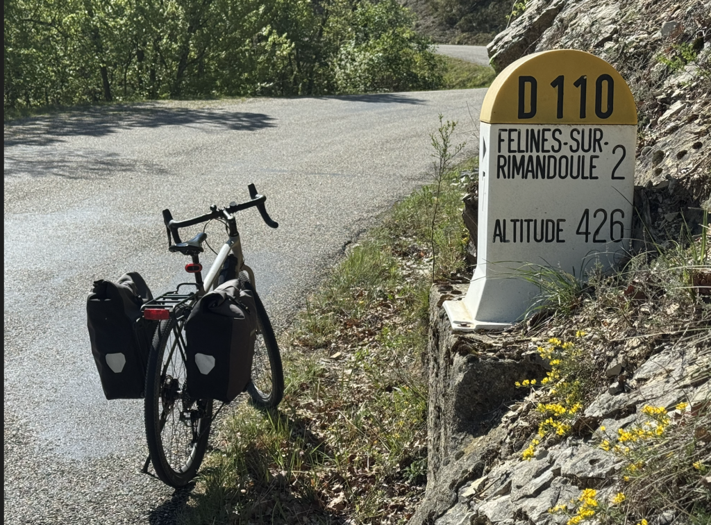 En montant vers le col de Pertuis (Drôme)