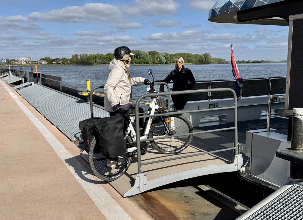 En traversant le Beneden Merwede, Pays-Bas