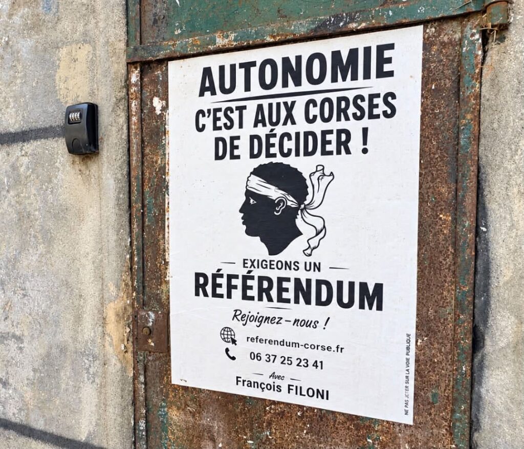Dans une rue de Corte, Corse